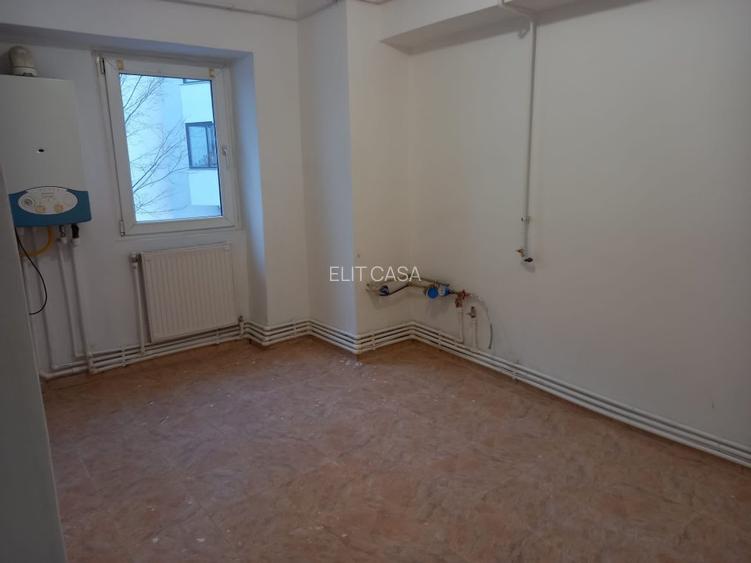 2 camere decomandat, zona CUG,  etaj 1 - 5