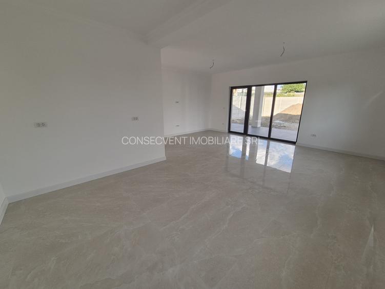 Vilă elegantă, finisată complet, Via Carmina – comision 0 - 3