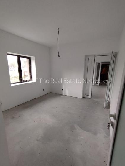 SE VINDE CASA IN CALUGARENI 5 camere, teren 600mp - 2