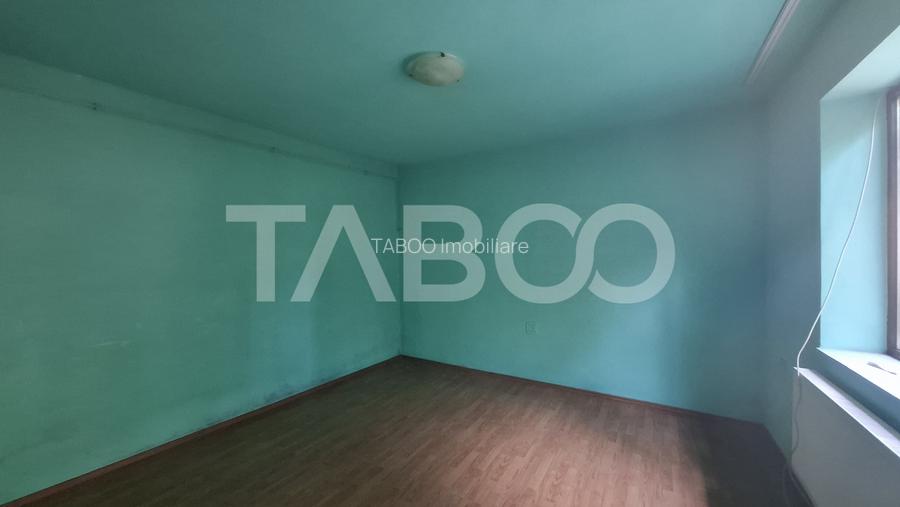 Doua case la pret de una teren 900 mp zona Turnisor - 10