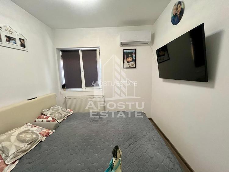 Doua apartamente la curte comuna,zona Traian - 12