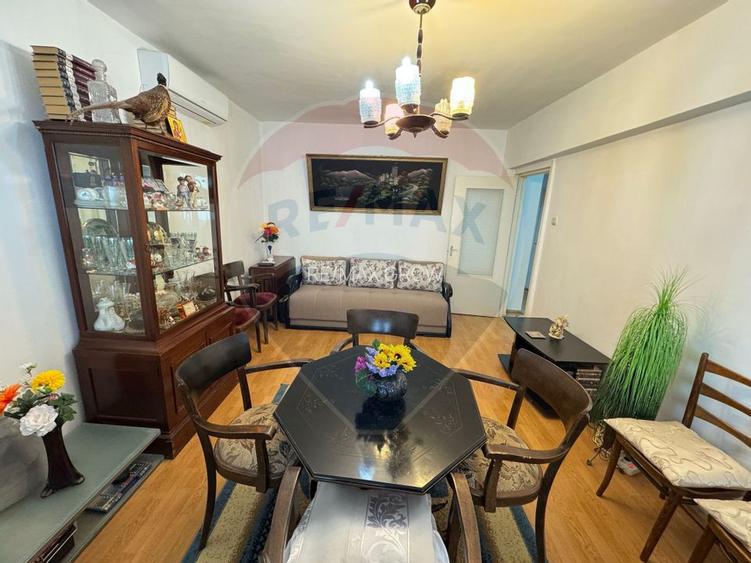 Apartament de vanzare - 4 camere- decomandat-Bistrita Lac - 2