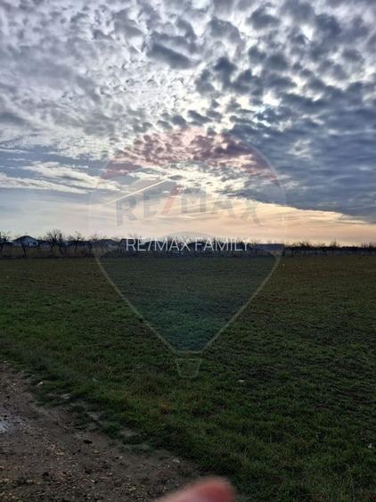 Teren 5,700mp Santion / None - 2