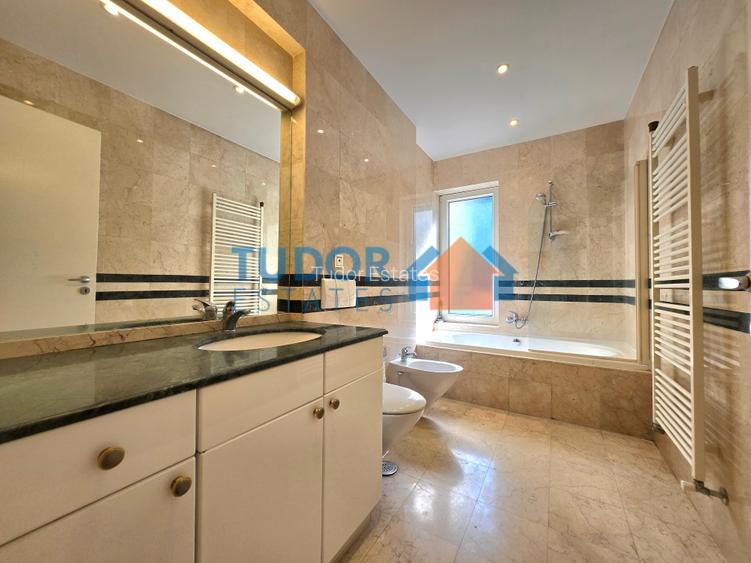 Elegant 2-Bedroom Duplex Apartment with Panoramic Park Views - 12