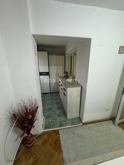 Apartament 3 camere  decomandat , etaj 02 , zona  Cetate - 7