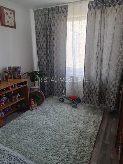 Apartament Luminos 4 camere. Zona Panselelor. Cu Centrala. Parcare. - 2