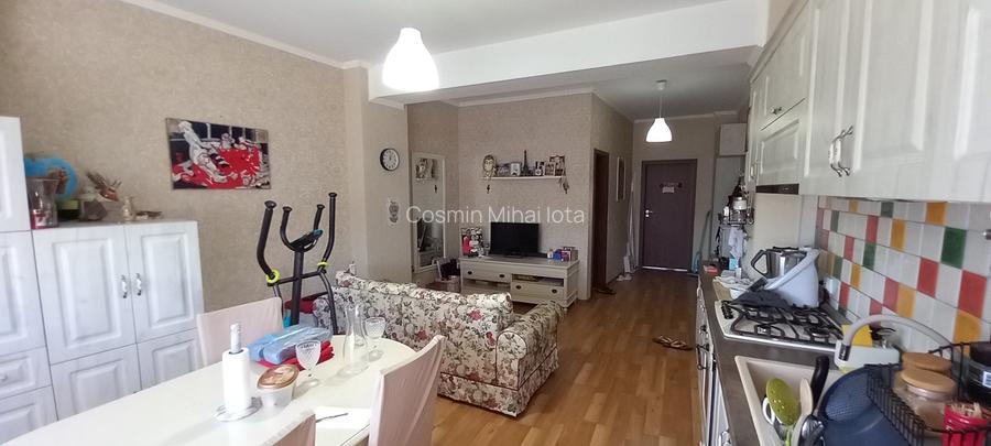 Închiriez apartament 3 camere - 4