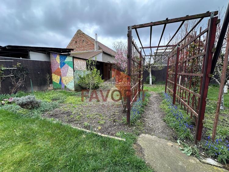 Casa individuala | Parter + Etaj + Pod | Asfalt | Comision 0 | - 25