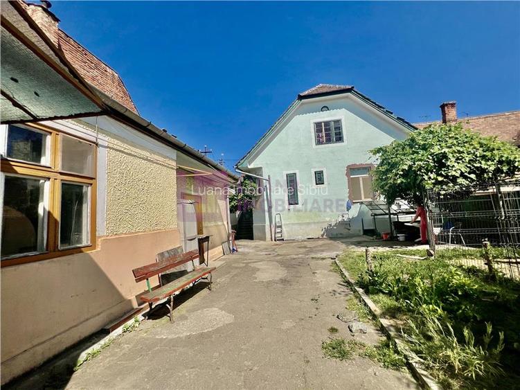 Casa de vanzare  | 2 constructii | 540 mp teren |  zona Lupeni | pivnita - 11