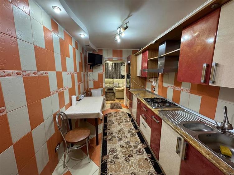 Apartament 4 camere, parter inalt, parcare proprie, zona Piata - Scoala 2 - 4