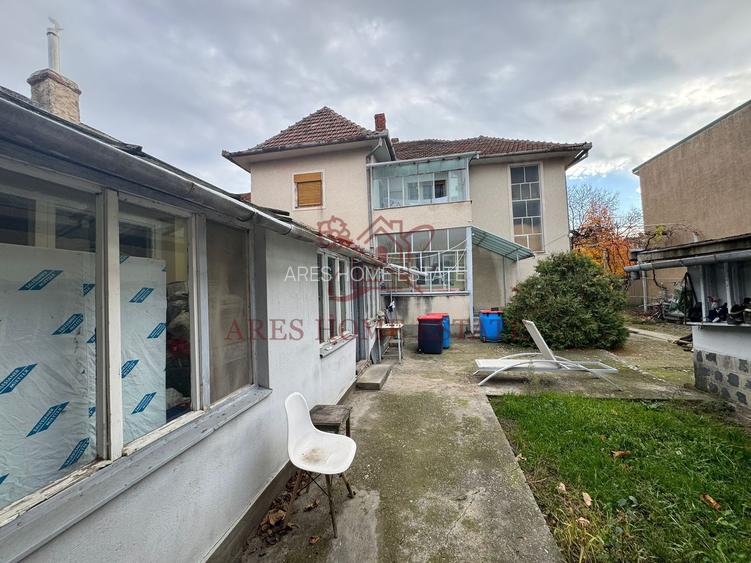 Investiție cu potențial: 2 apartamente + mansardă – Comison 0 - 3