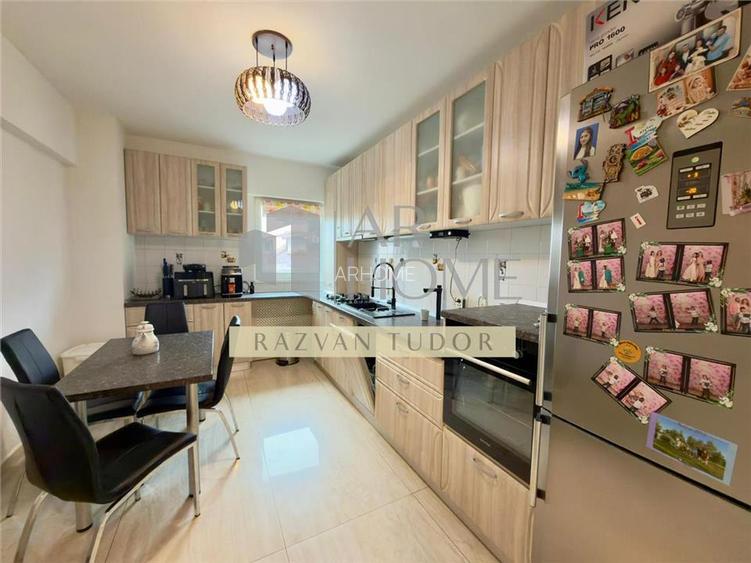 Apartament 4 camere de lux, loc de parcare , Ploiesti , zona 9mai - 6