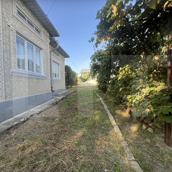 Casă din caramida, cu teren 5810 mp - Calinesti - 5