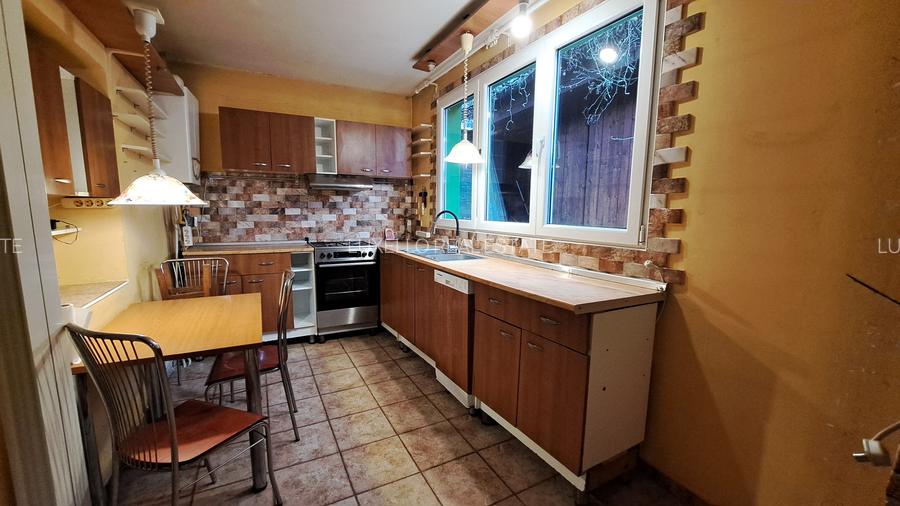 TEREN CU CASA DEMOLABILA - 2