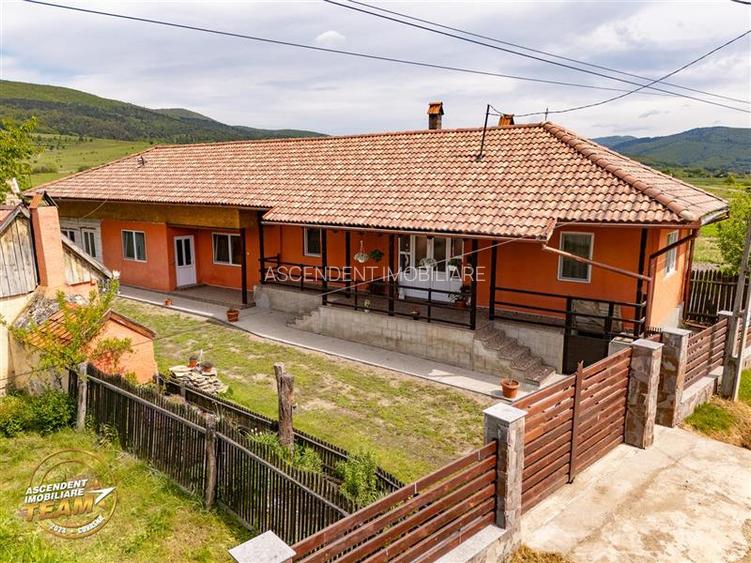 FILM! Pe 1.200mp teren, Rezidenta cu gradina inflorata,aproape de Tragu Secuiesc - 3