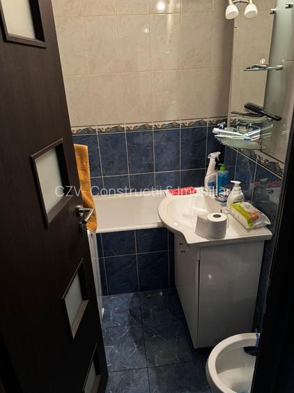 Apartament cu 3 camere , str. Bozieni - 28