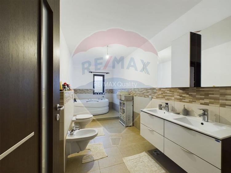 Vila cu 6 camere, teren 1200mp de vanzare- Varasti, la 4 km de Berceni - 7