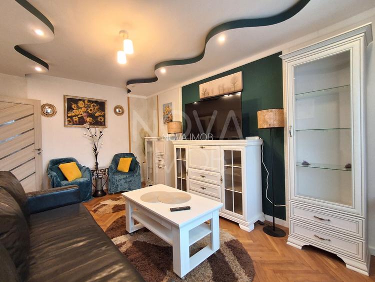 Apartament de inchiriat 3 camere etajul 4, cu lift,  Zona Vasile Aaron  - 2