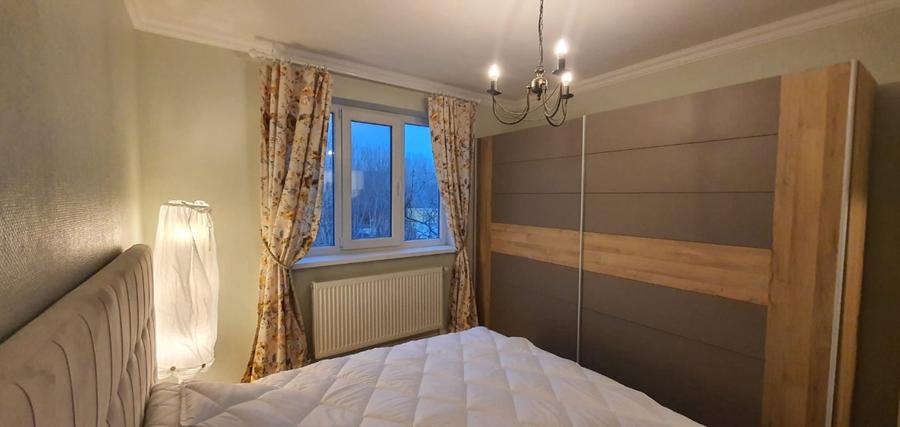 Exclusivitate,Tomis I,3 camere,mobilat/utilat lux,centrala gaz,etaj 4 cu pod