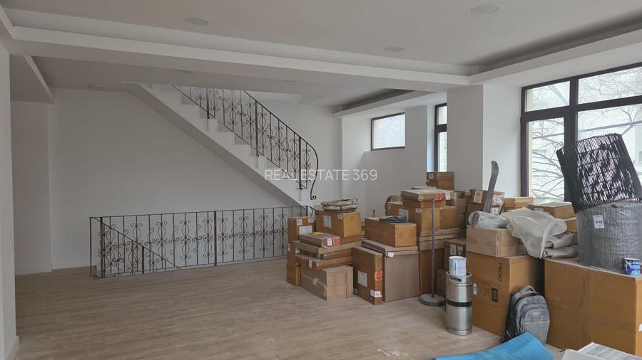 URGENT!, libera, CONSOLIDATA, birouri/comercial, 2 INTRARI, NEGOCIABIL - 5