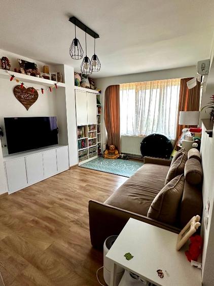 Proprietar vând apartament 4 camere, 84 mp, decomandat, zonă centrală Gh. Lazar