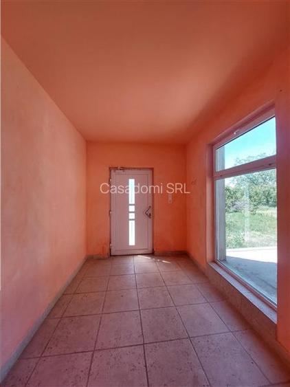 Casa spatioasa cu teren mare, pe colt, in Periam - 8