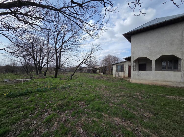 Teren intravilan 3.842 mp + Casă P+1+Pod 144 mp  - 3