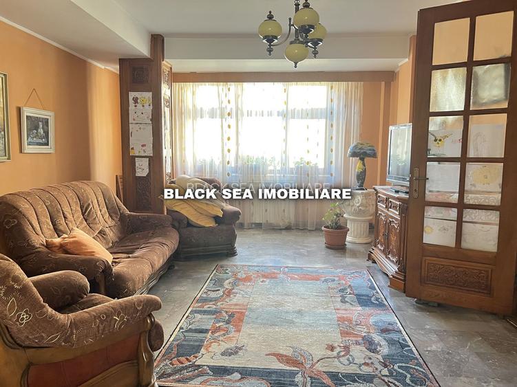 Vila 7 camere D+P+1+M - 2 Garaje - 50m de plaja - Zona centrala - 6