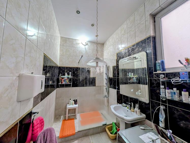 Unirii,D+P+E+M,Parc Carol,postbelic,renovata,semineu,plansee beton,curte-parcare - 16