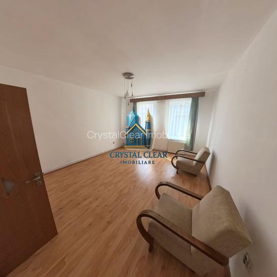 Două case în curte comună, 6 camere + 385 teren - zona semicentrală - 24