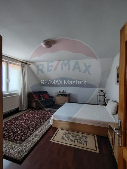 Casă / Vilă cu 8 camere de vânzare în zona Central - 21