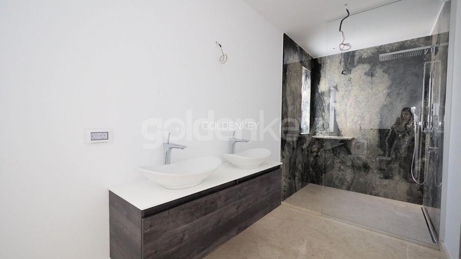 Vilă cu 7 camere, 4 bai | renovata integral 2020 | strada privata - 13