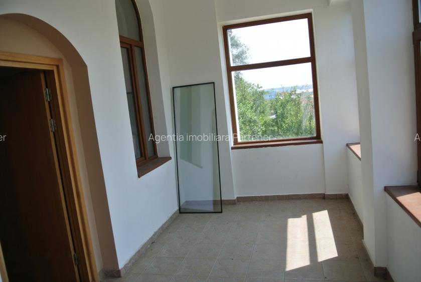Proprietate Bascov, teren 13.500mp + 2 constructii (36 camere) - 10
