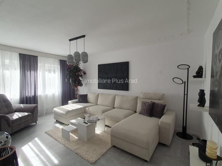 Vand ap 3 camere zona Micalaca renovat modern -gata de mutat - 2