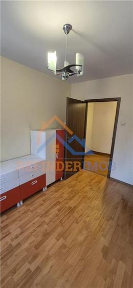 Apartament de vanzare cu 3 camere, zona 1 Decembrie 1918