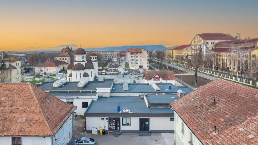 Spații comerciale de închiriat în Bod, suprafață 535 mp,  3 intrări - 4