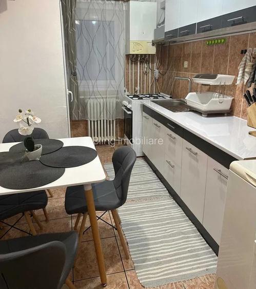 Apartament cu 3 camere, decomandat, etaj intermediar, Zona strazii Brates - 5