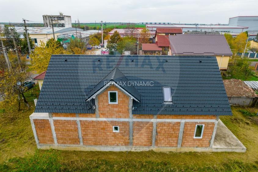 Casă la roșu cu teren generos, 500 mp, situată pe strada Ostașului - 15