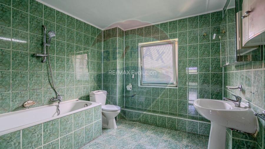 Vila rezidential/  gradina de vis/sera/ panouri/ Sanpetru! - 29