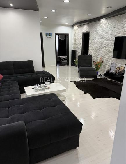 URGENT!, proprietate in vila, GARAJ, FARA RISC SEISMIC, NEGOCIABIL - 2