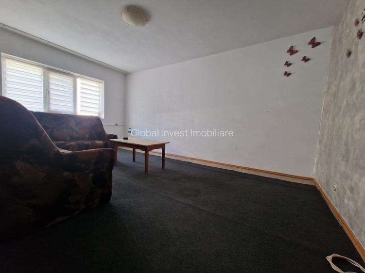 Navodari( Sud, Str Rândunelelor)- 2 camere decomandate, etaj 3/4, liber - 3