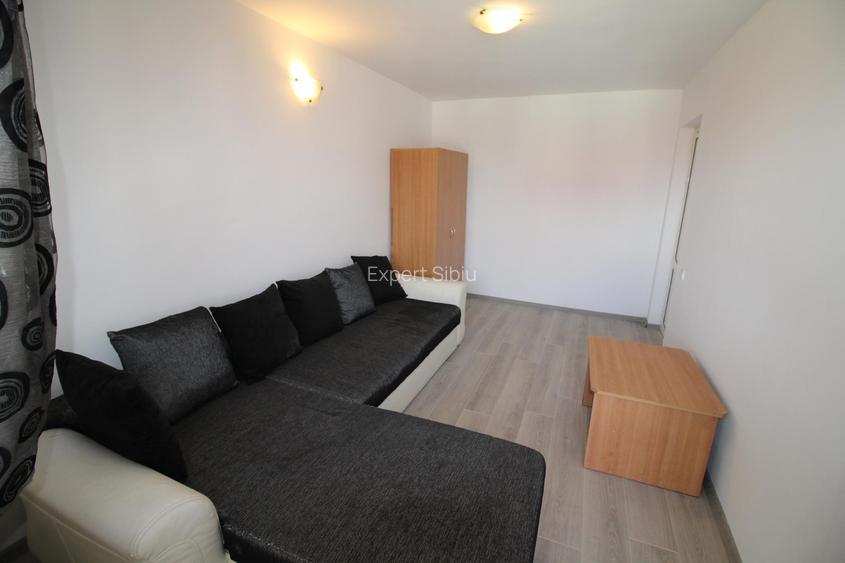 INCHIRIEZ apartament 4 camere , renovat,zona Strand - 2