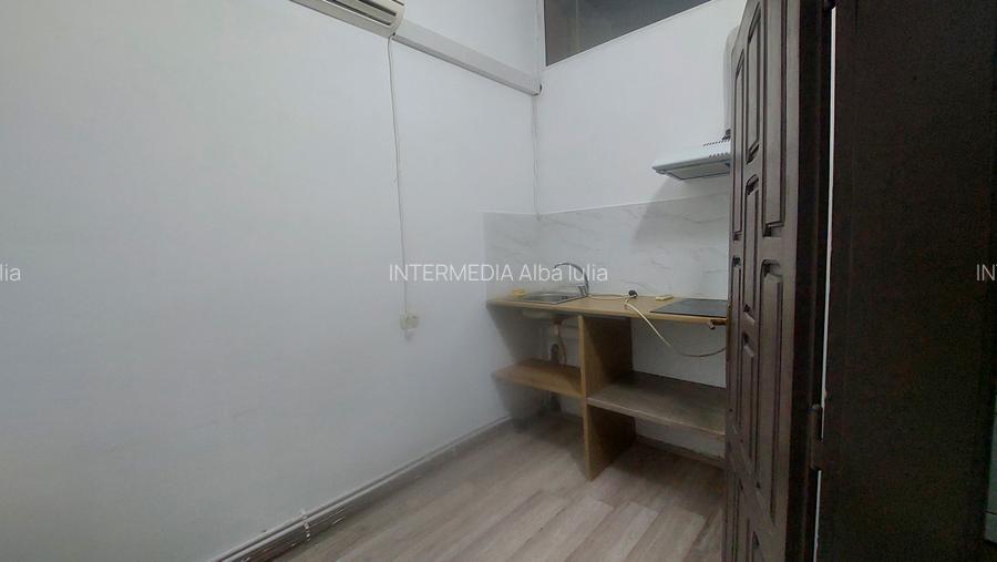 Spatiu comercial - briouri de inchiriat zona Ampoi 3 - 4