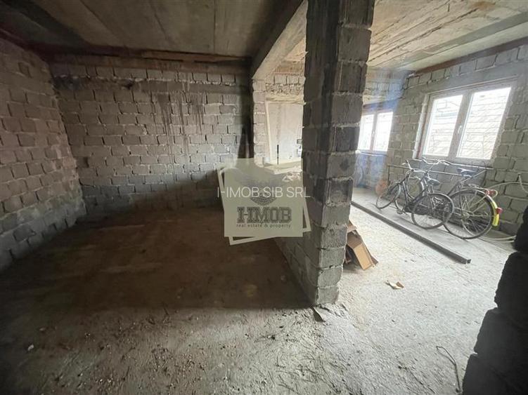 Casa individuala cu 6 camere si 3 bai si 1413 mp teren in Blaj - 14