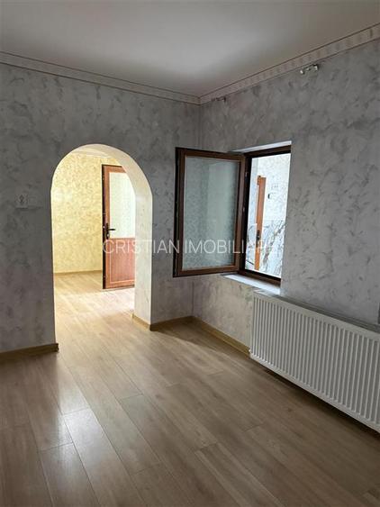 Casa zona centrala, 5 camere,  compusa din doua apartamente, chirpic si caramida - 23