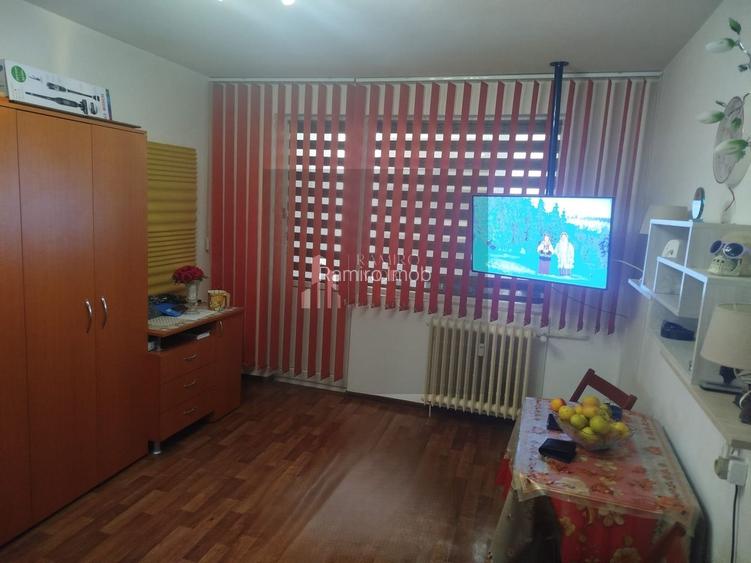 Garsoniera decomandata Dristor / Calea Vitan - 3