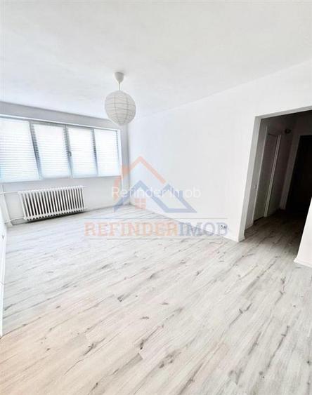 Apartament de vanzare cu 3 camere, Titan - Piata Minis - 2