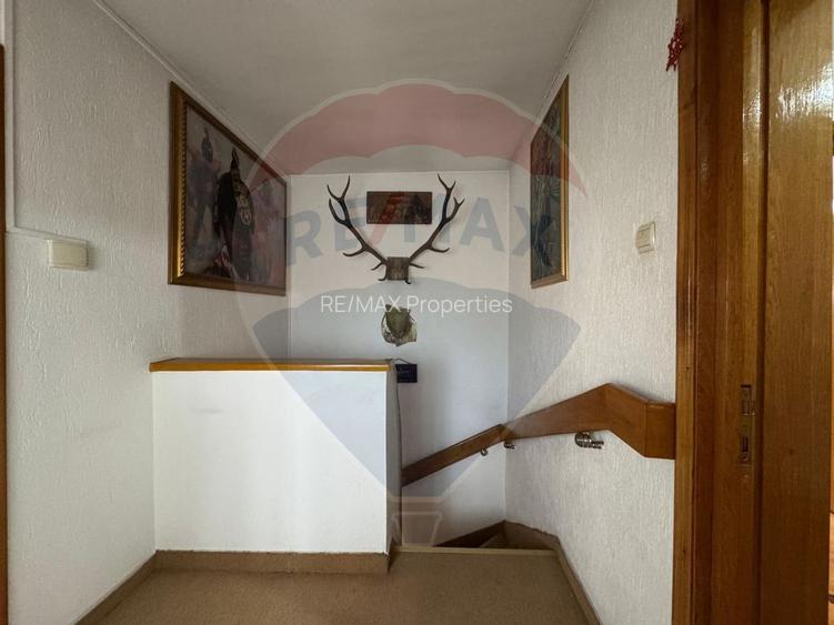 Casă / Vilă cu 8 camere de vânzare în zona Industriilor/Republica - 11