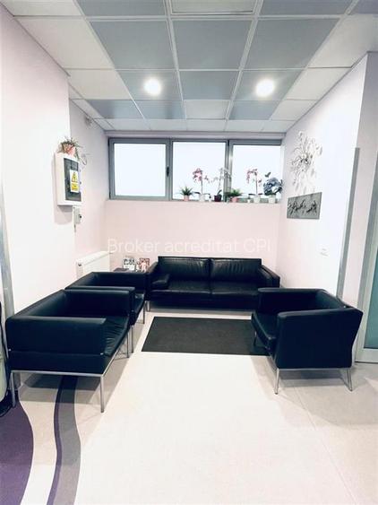 VANZARE SPATIU COMERCIAL Traian Mosilor Stradal Parcare proprie 0 Comision - 12