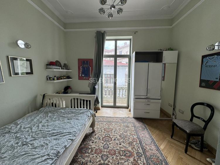 Vila istorica de vanzare in zona *Unirii* | 21 camere | curte, garaj - 30